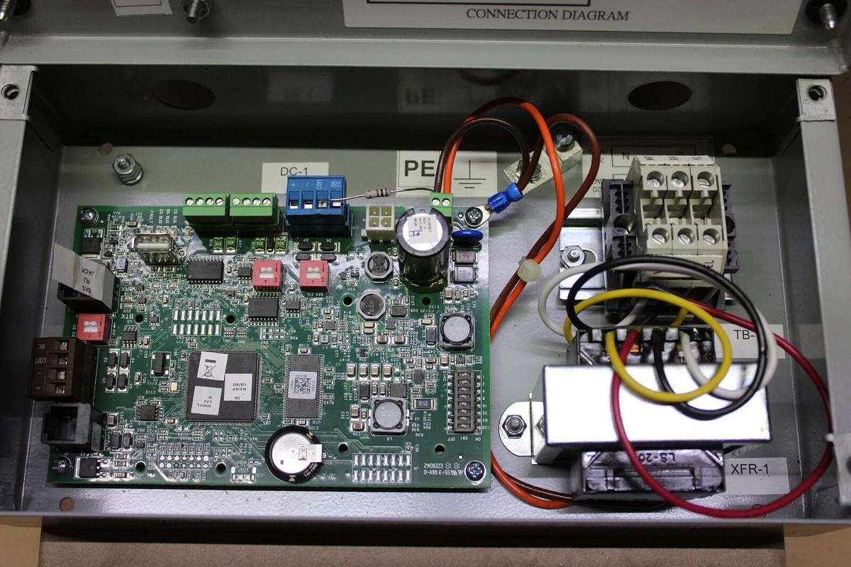 Used JOHNSON CONTROLS SC-EQ/INSTALL KIT COMMUNICATION KIT YK-SCCPNL-0 240V 40VA