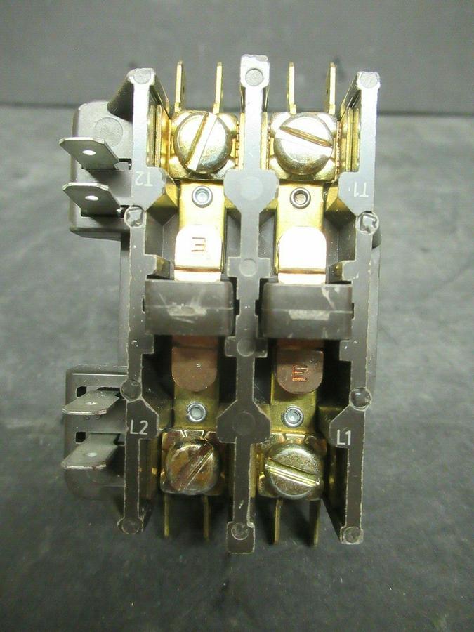 HONEYWELL CONTACTOR R8243 B 1013 30 AMP 48 AMP/RES 277 VAC 60 HP COIL: 24 V