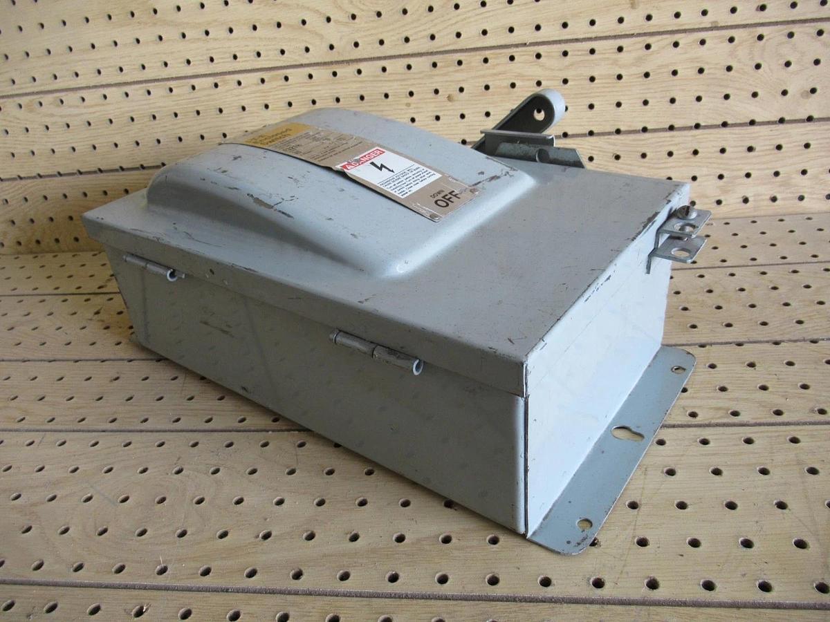 Used ITE DISCONNECT SAFETY SWITCH F321H 240VAC 7.5HP 30A TYPE 12 **WARRANTY**