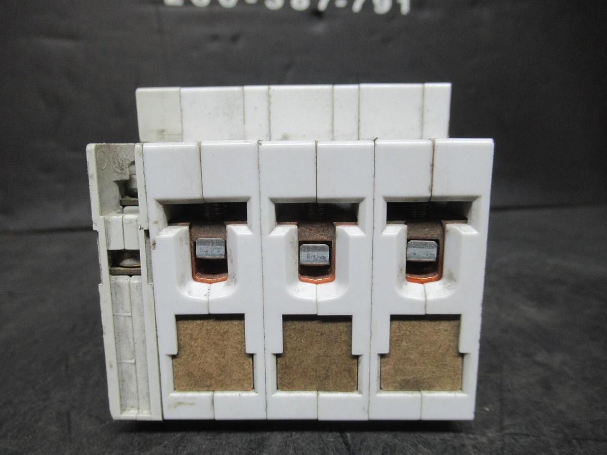 Used SIEMENS CIRCUIT BREAKER 5SX23 C25 25 AMP 480 VAC 3-POLE W/ 5SX9100 AUXILLIARY