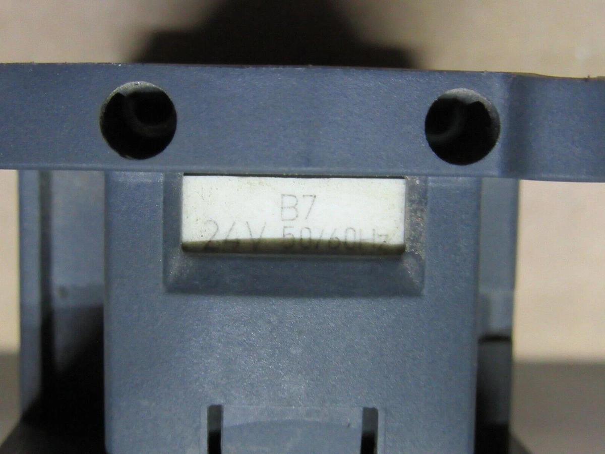 Used TELEMECANIQUE CONTACTOR LC1-D12 600 VOLT 25 AMP 10 HP COIL: 24 VOLT