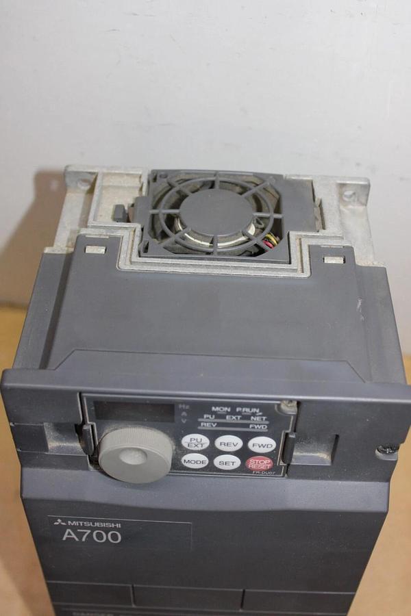Used MITSUBISHI VARIABLE FREQUENCY INVERTER A700 FR-A720-00080-NA 240V 14A 3-PHASE