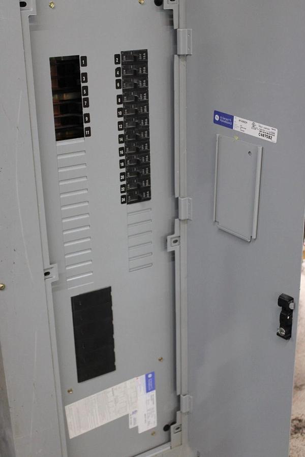 Used GENERAL ELECTRIC SERVICE PANELBOARD AB49B 225 AMP 208Y/120V 3-PHASE NEMA 1