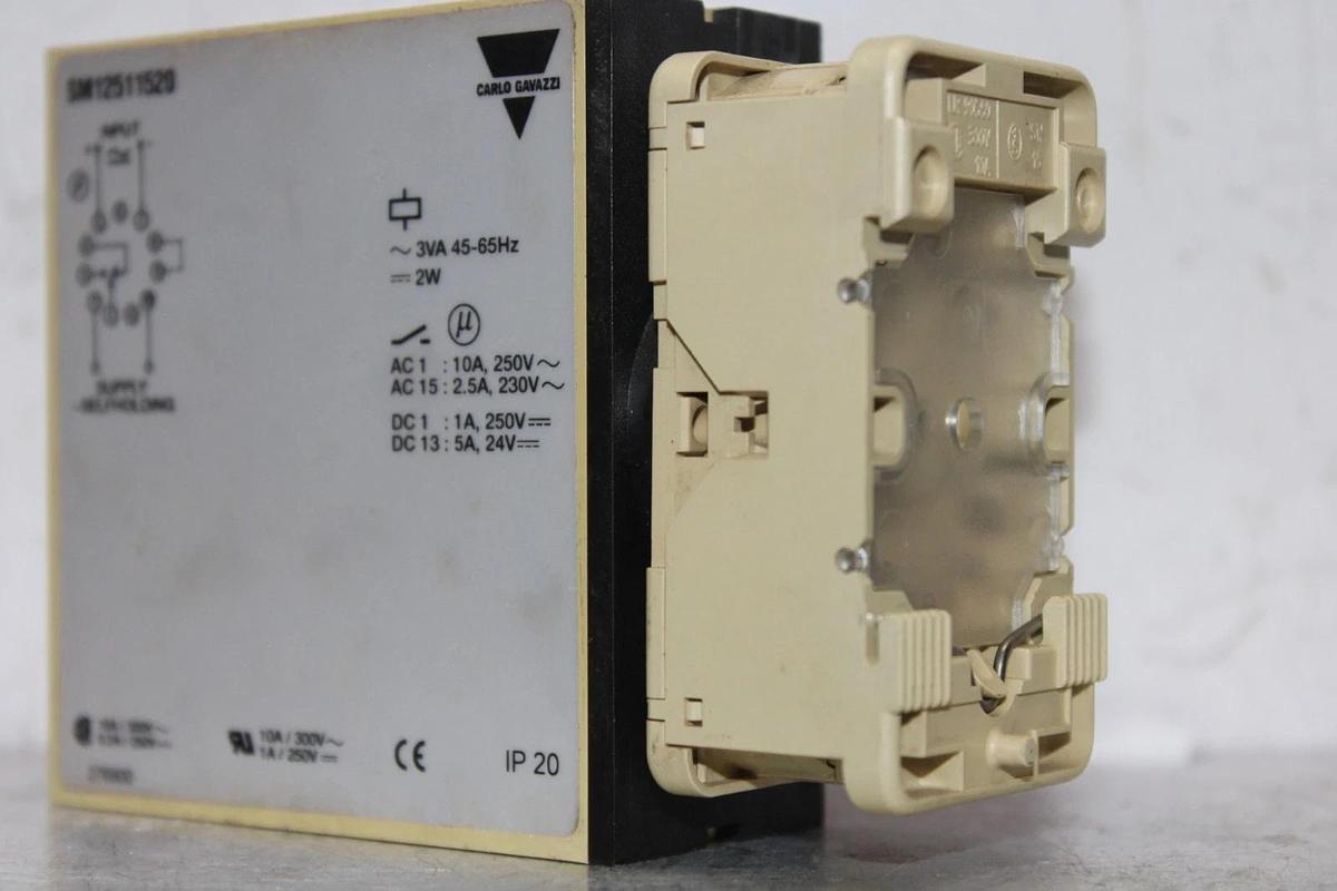 Used CARLO GAVAZZI VOLTAGE LEVEL RELAY SM-125-115 2-20V RANGE COIL: 115 VAC