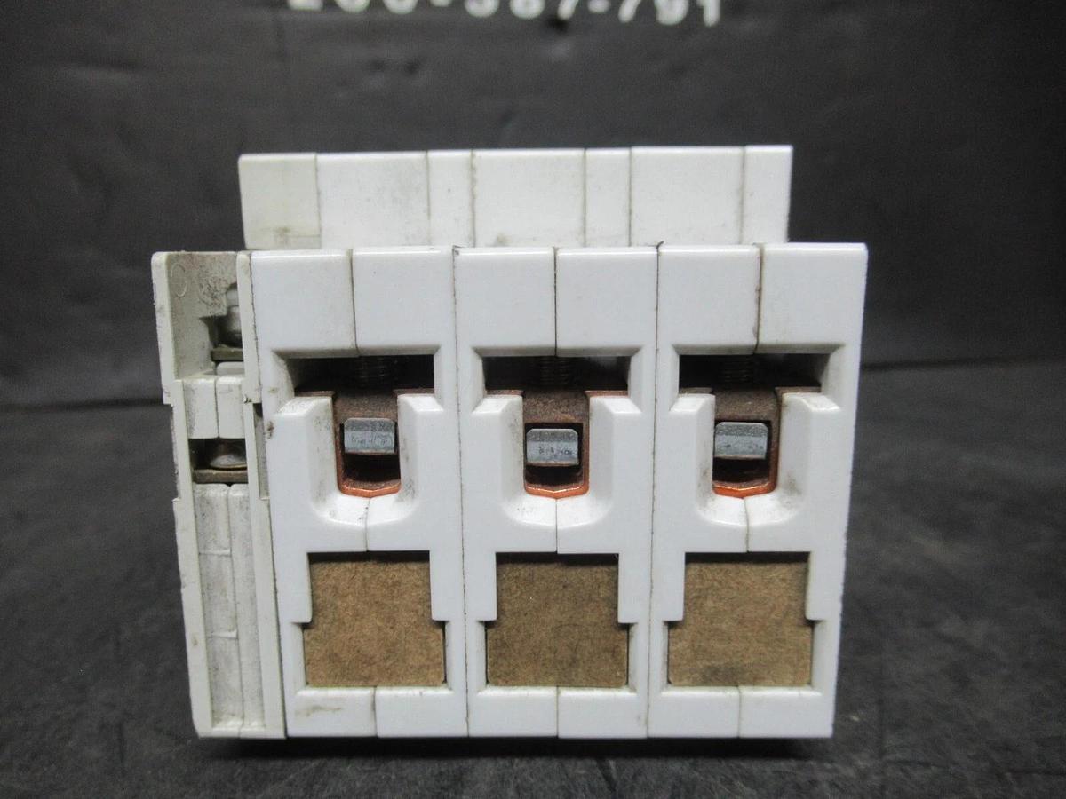 Used SIEMENS CIRCUIT BREAKER 5SX23 C25 25 AMP 480 VAC 3-POLE W/ 5SX9100 AUXILLIARY