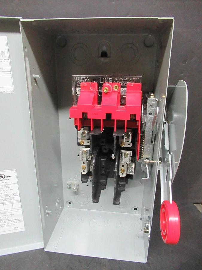 NEW IN BOX EATON HEAVY DUTY SAFETY SWITCH DH221FGK 30 AMP 240 VAC 7.5 HP 2-POLE