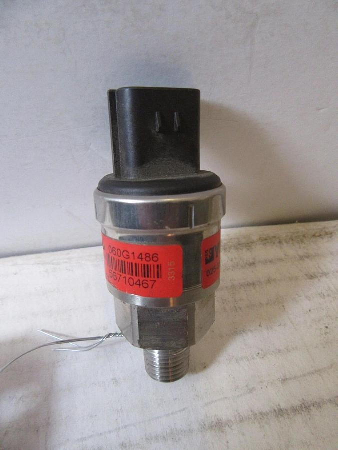 Used YORK / DANFOSS 025-28678-002 AKS-32R CHILLLER PRESSURE TRANSDUCER 50 - 125 PSIS
