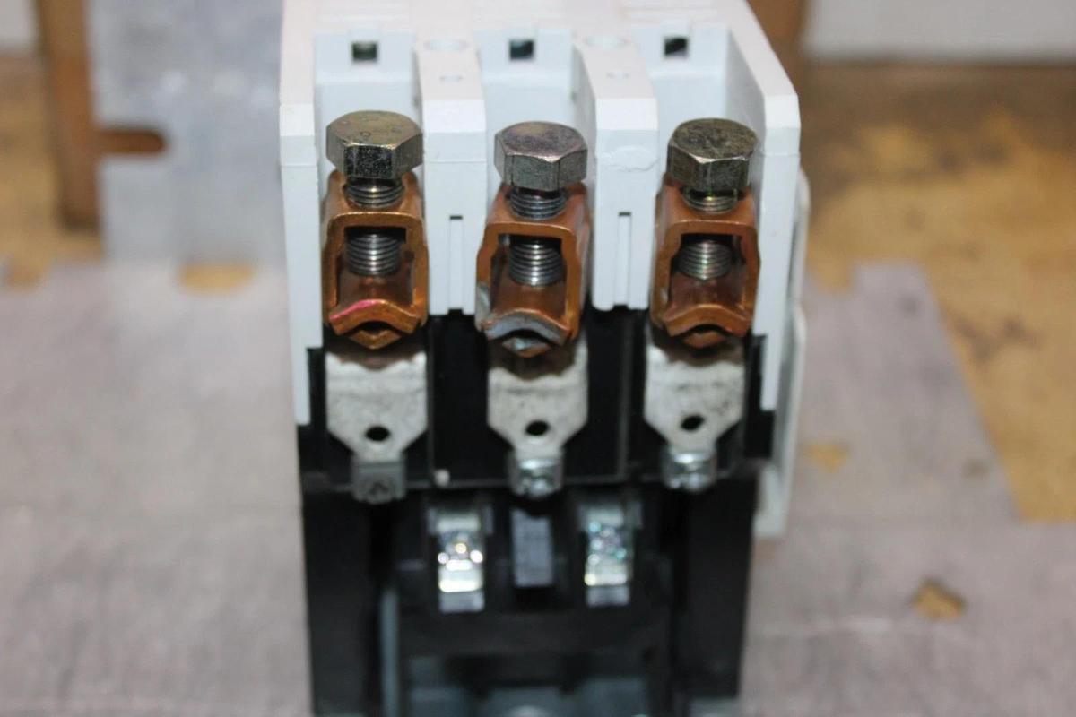 Used EATON CONTACTOR C825HN10 120 AMP 600 VOLT 3-POLE 3 HP *WARRANTY*