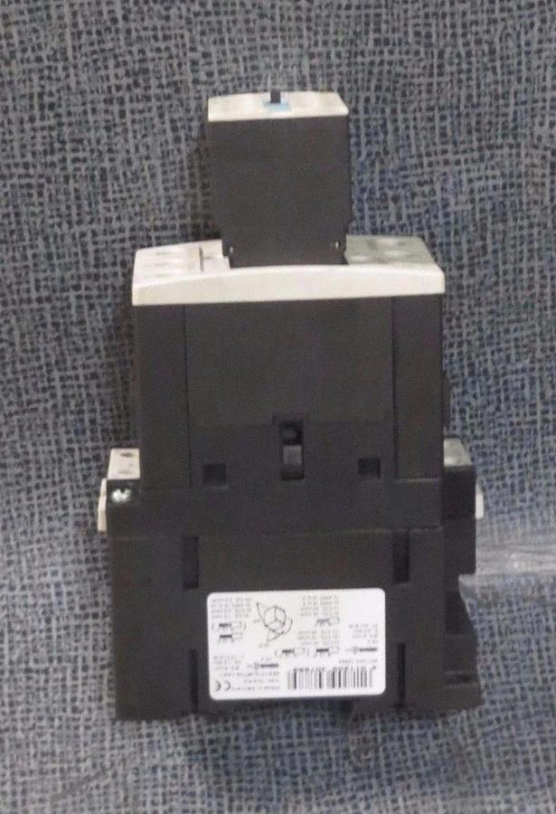 Used SIEMENS SIRIUS 3R CONTACTOR 50 AMP 24 VDC W/ 3RH1921-1HA22 AUX & 3RT1034-1B..4