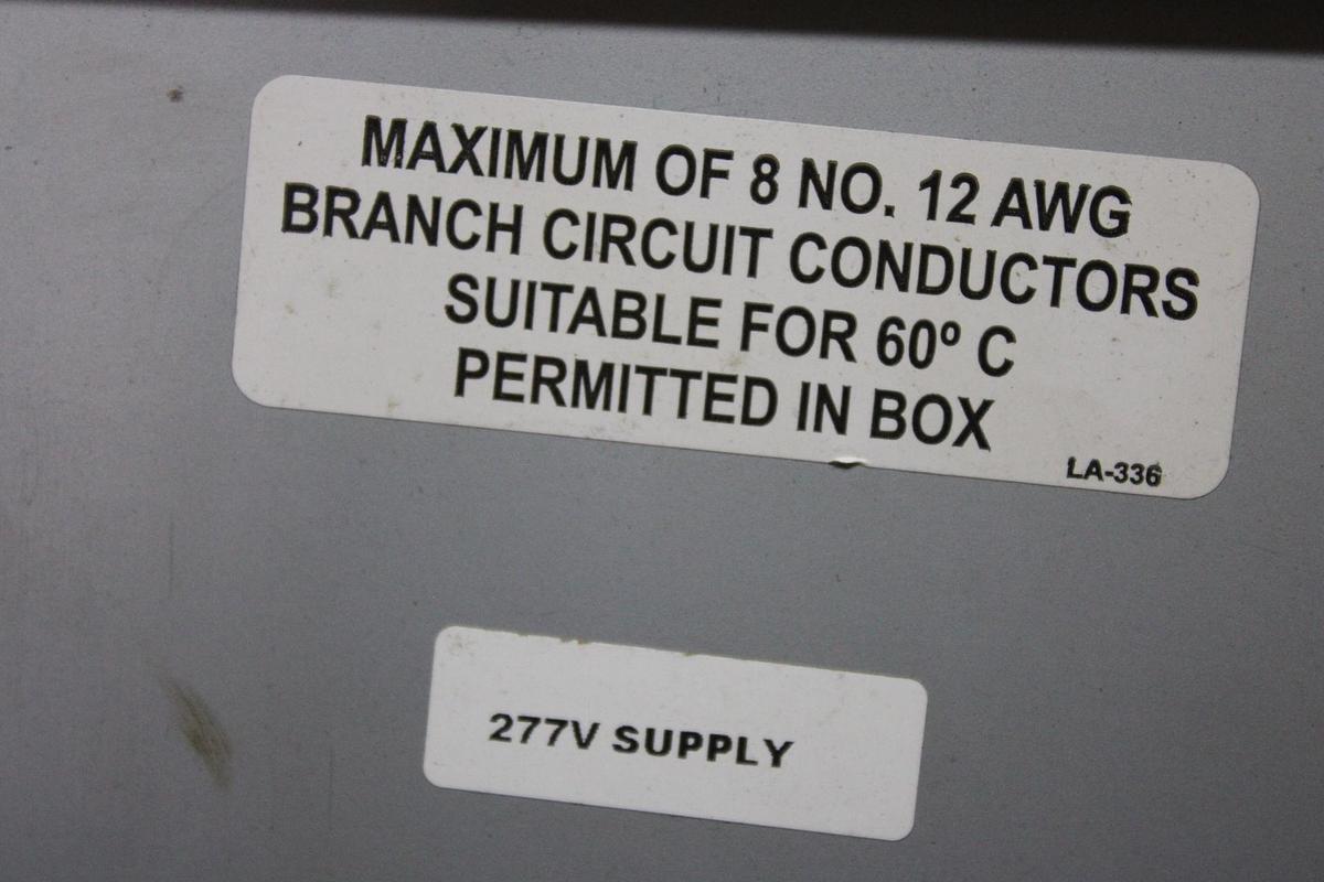 Used INNOVAIR SYSTEM SENSOR DUCT SMOKE DETECTOR DH100ACDCLP 100-4000 FPM