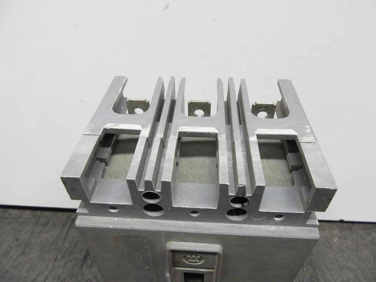 Used WESTINGHOUSE 3-POLE CIRCUIT BREAKER HFB3150 150 AMP 600 VAC 4976D04G46