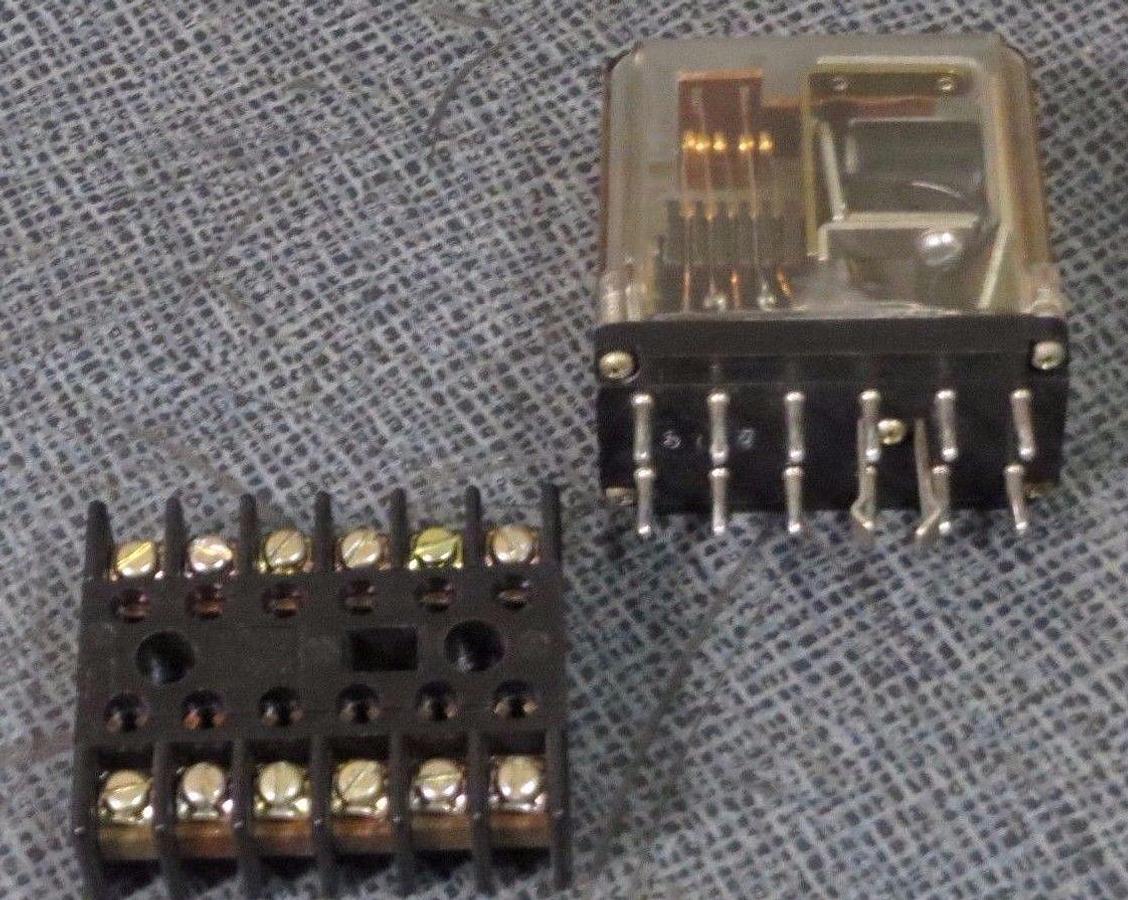 STRUTHERS DUNN RELAY WITH DUNCO BASE! 24-28 VDC COIL  MODEL: 219BBX-P