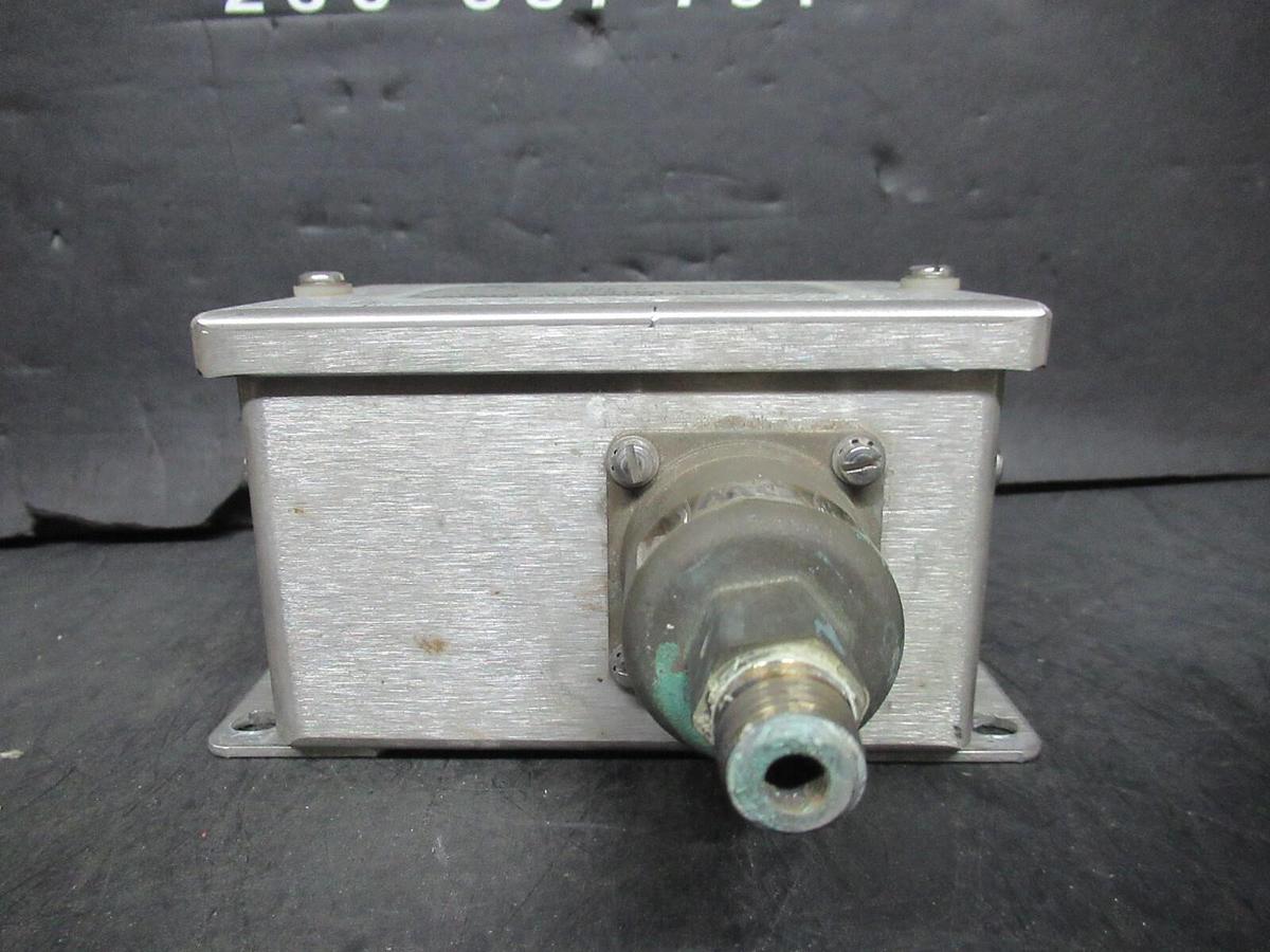 Used KOENIG-PRETEMPCO DIFFERENTIAL PRESSURE SWITCH DSP300A-P40PF-82582-5 300 PSI