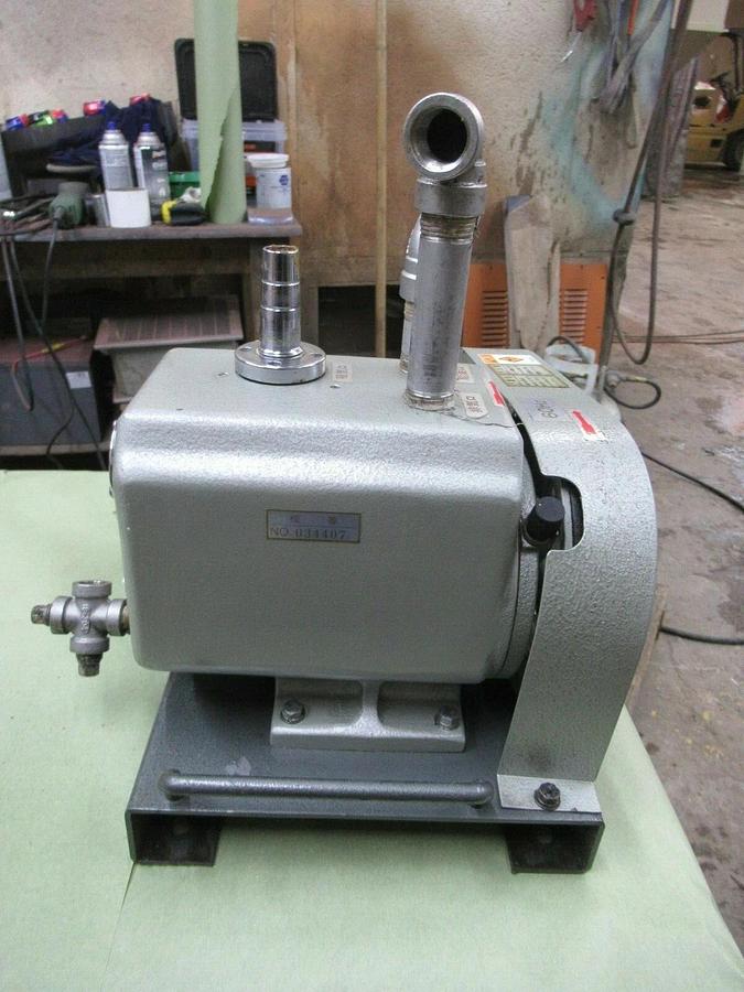Used PHIL / SATO VAC VACUUM PUMP USW-50 0308120 50L/MIN 600 RPM 200 WATT W/ MOTOR