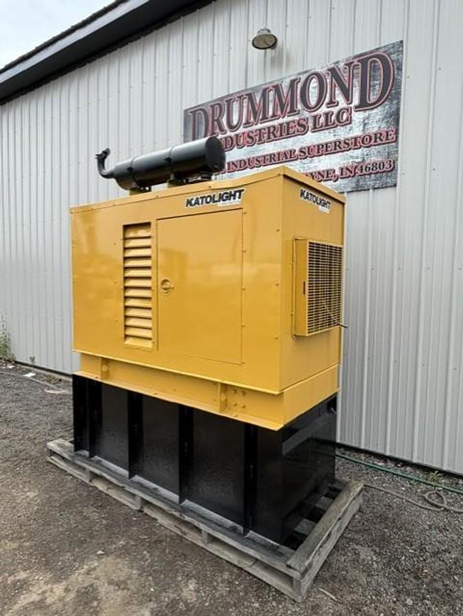 Used 30 KW DIESEL GENERATOR ELLIOTT 120/240V RE-CONNECTABLE SOUND ENCLOSED 866 HRS