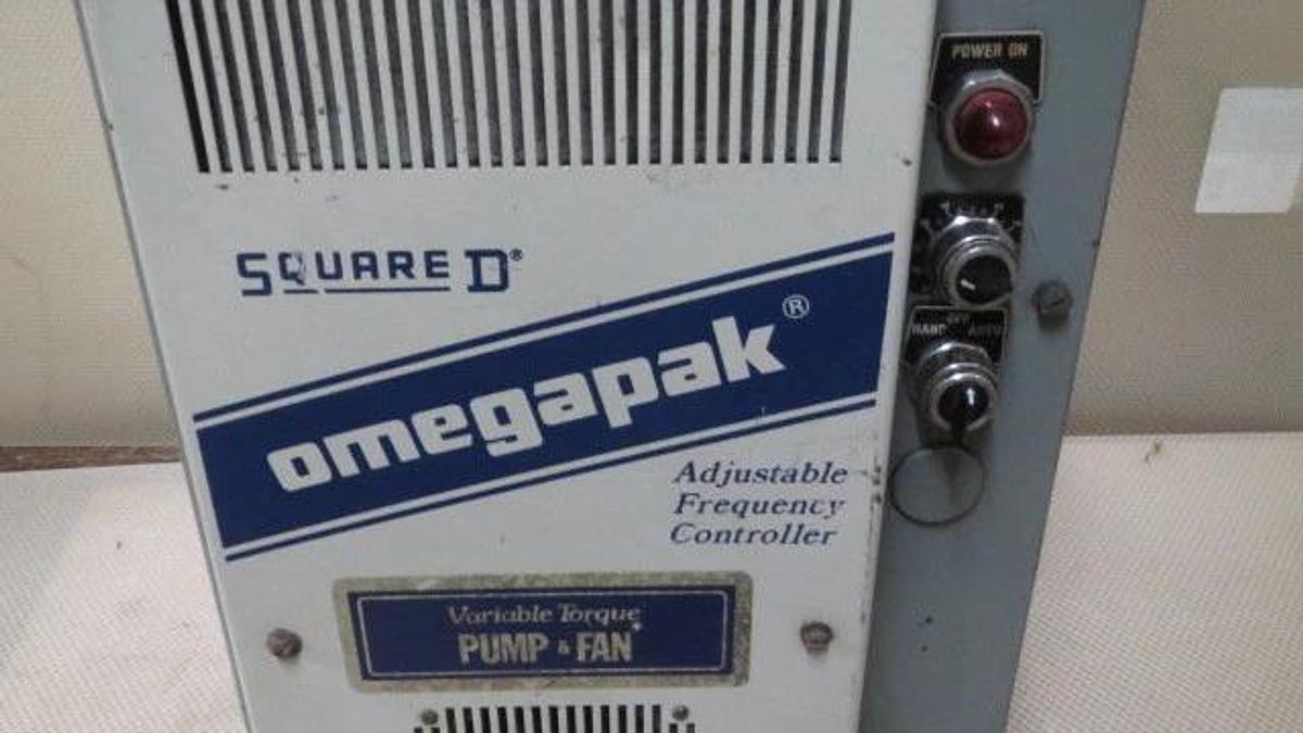 Used SQUARE D OMEGAPAK ADJUSTABLE VFD E07H10P16B16 5AF04F 460V 9.7A 3-PHASE 5HP
