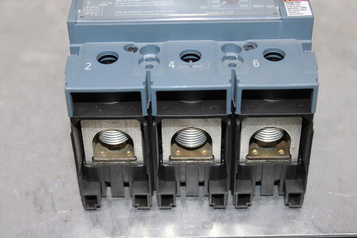 Used SIEMENS HACR CIRCUIT BREAKER 3VA5220-6EC31 200 AMP 600 VOLT 3-POLE 250H