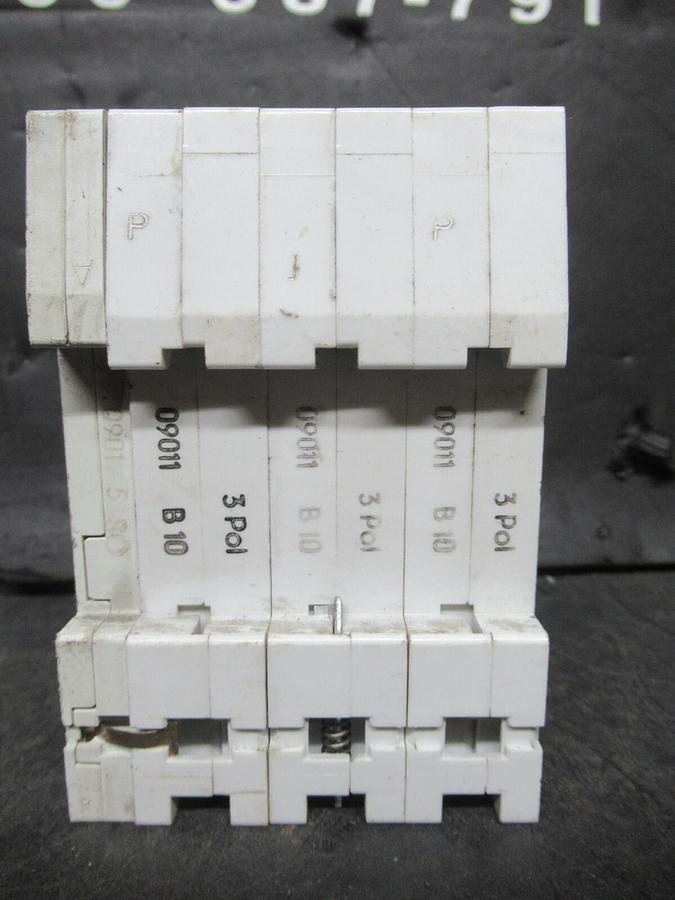 Used SIEMENS CIRCUIT BREAKER 5SX23 B10 10 AMP 480 VAC 3-POLE W/ AUXILLIARY