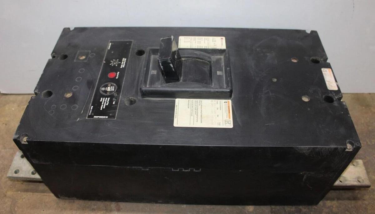 Used WESTINGHOUSE CIRCUIT BREAKER PCF32000F 1400 AMP TRIP 3-POLE 600 VAC