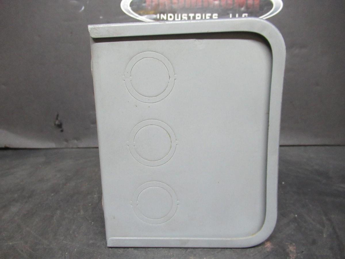 Used ENCLOSED CUTLER HAMMER STARTER FOR AC UNIT 9586H7132B 30 AMP 600 VAC 4-POLE
