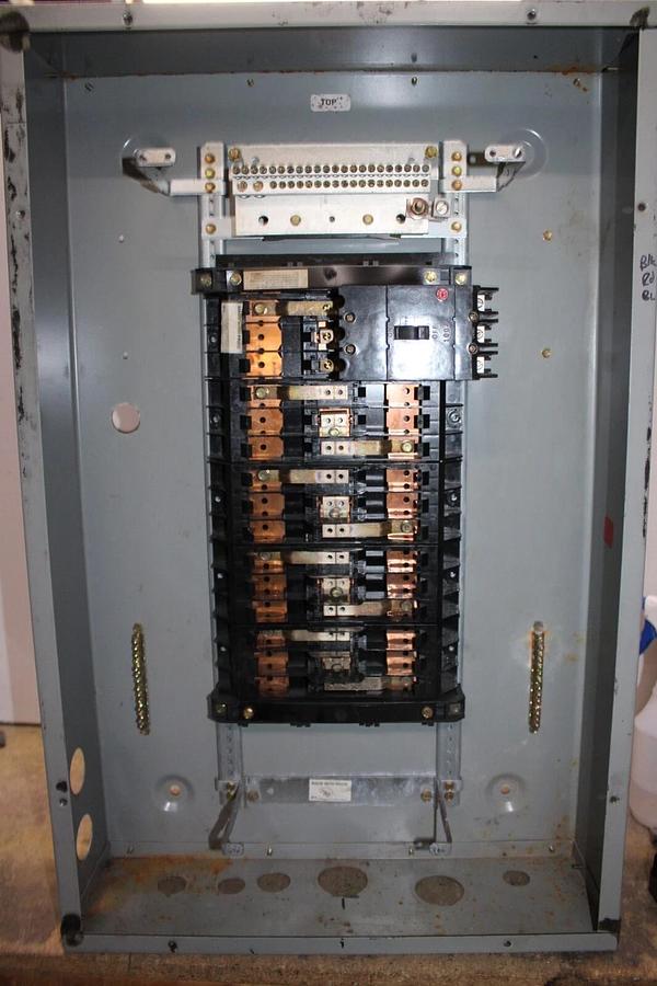 Used GE AB313 A-SERIES II PANELBOARD AEF3241BTX 100 AMP 3-PHASE 208Y/120V 3R ENCL.