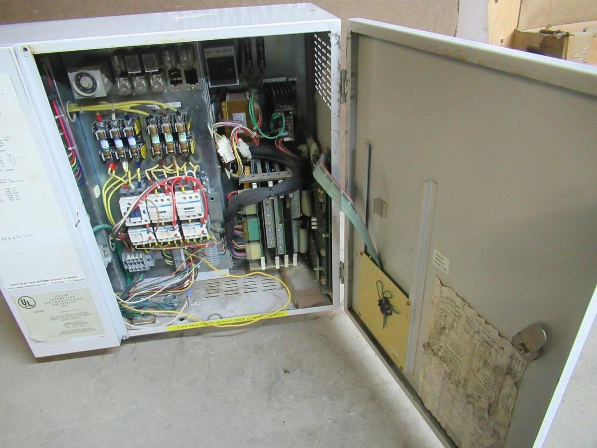 Used TRANE THERMACHILL CONTROL PANEL FOR ABSORBTION CHILLER 180-220 VAC 46.5-50.9 AMP