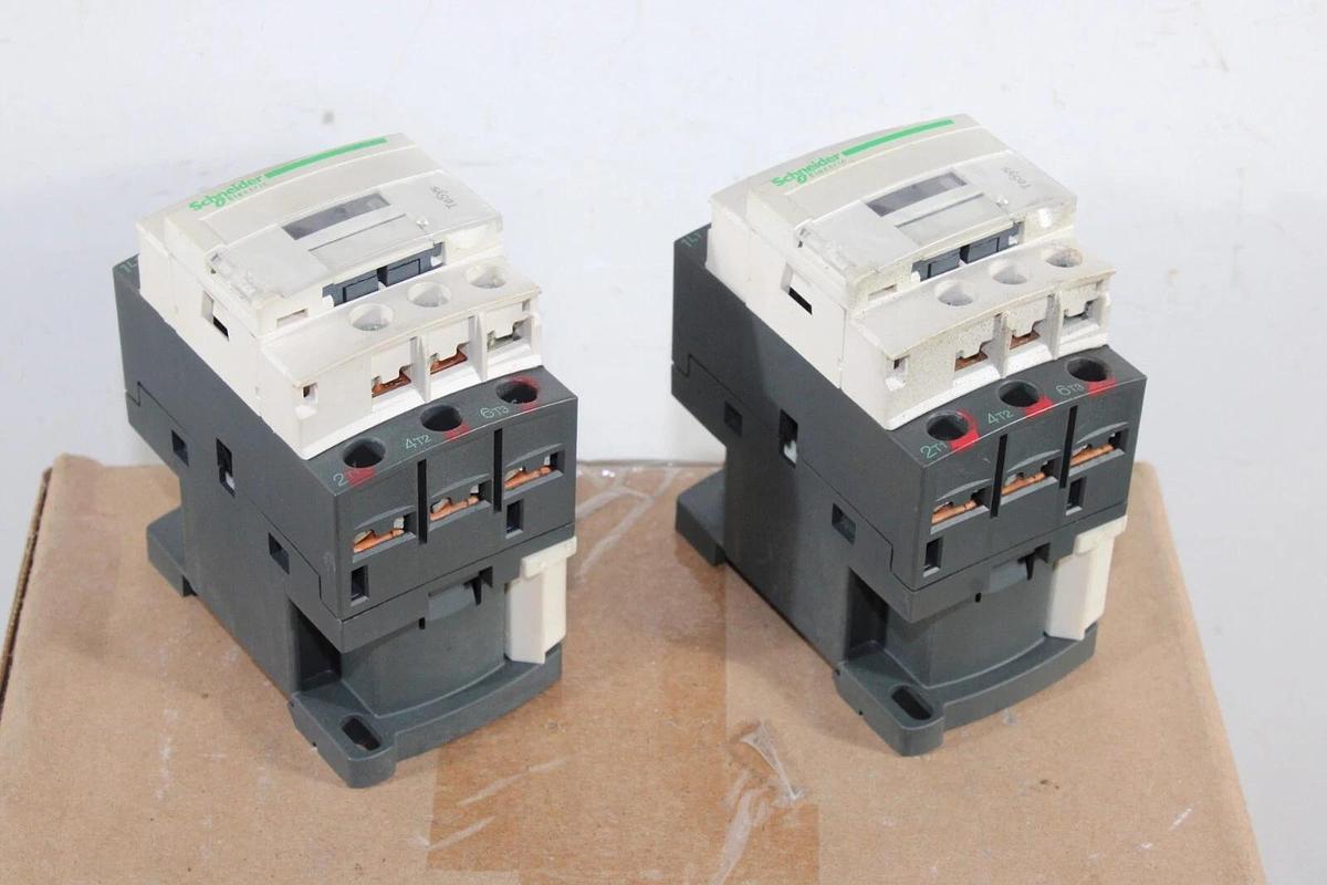Used SCHNEIDER CONTACTOR LC1D18 32 AMP 600 VAC 3-POLE COIL: 110V **LOT OF 2**