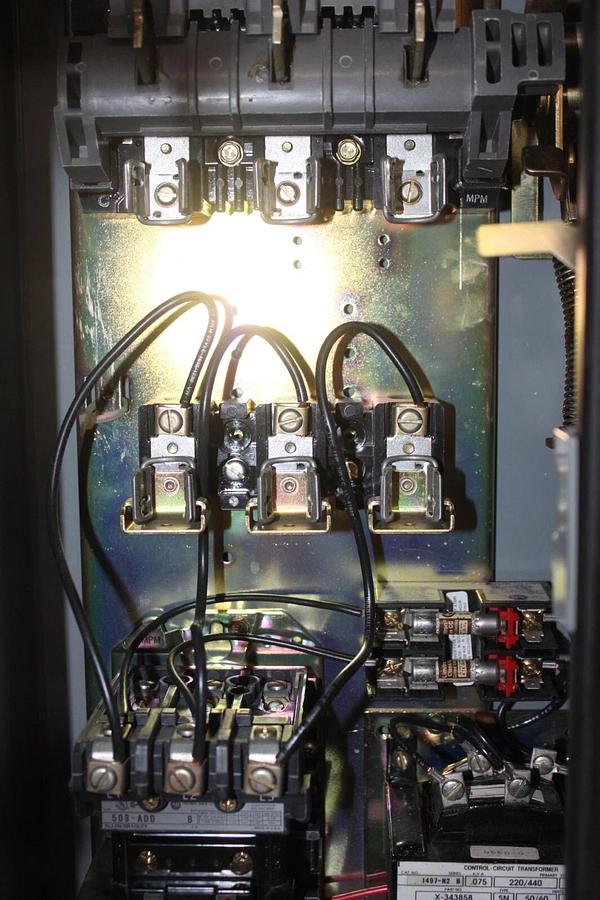 Used ALLEN BRADLEY COMBINATION STARTER 512-AJB-6P-24R TYPE 12 NEMA 0 600V 5 HP