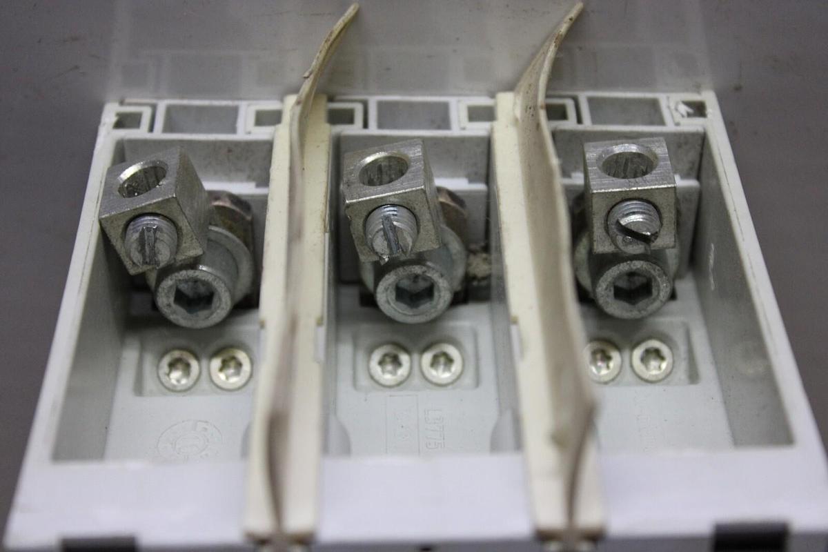 Used ABB CIRCUIT BREAKER SACE T4N-250 250 AMP 600 VOLT 3-POLE W/ OPERATOR