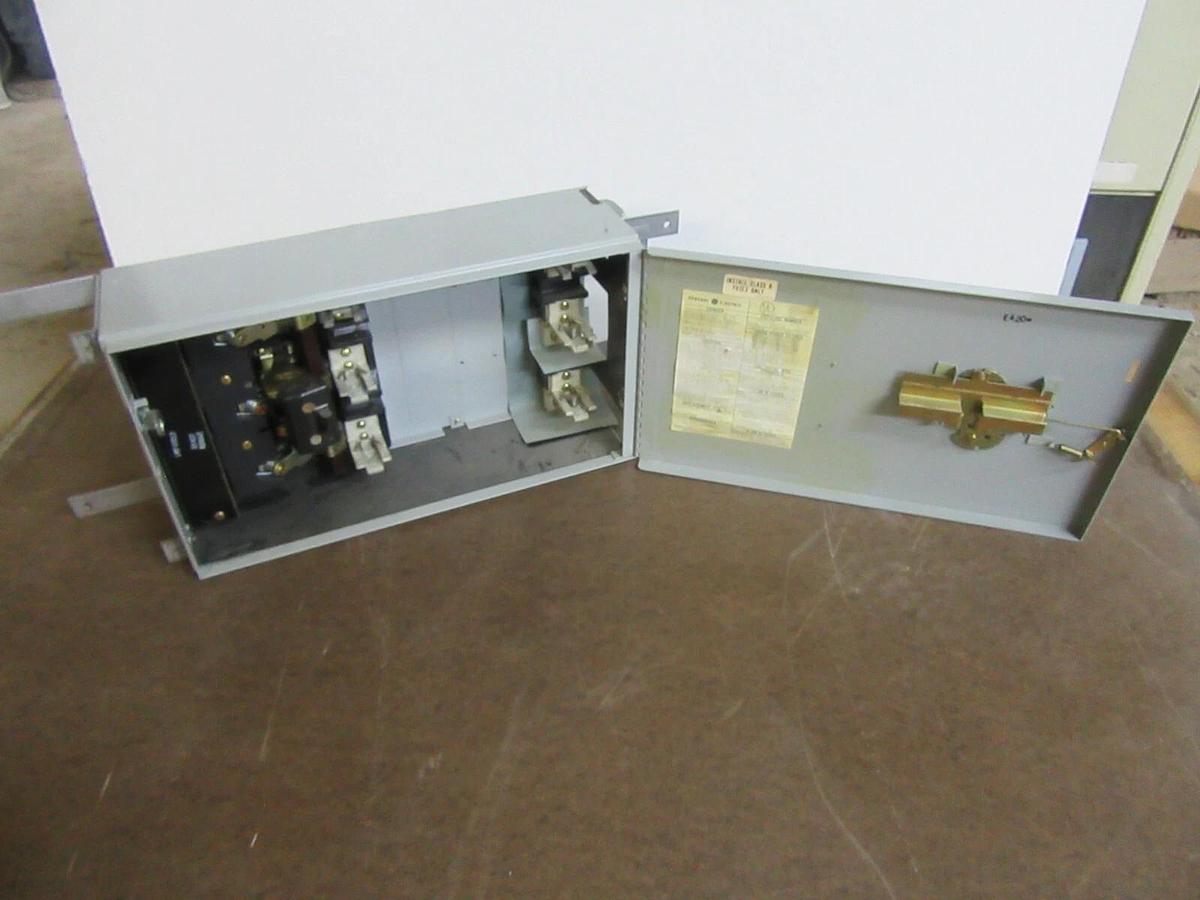 Used GE QMR THFP PANELBOARD THFP364 200 AMP 600 VAC 150 HP W/ SIDE PANELS