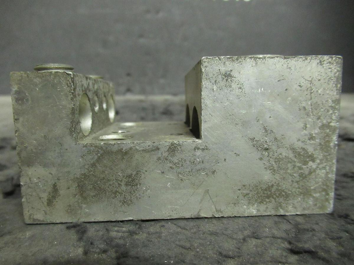 Used USD 5207-03 MECHANICAL DISTRIBUTION CONNECTOR TERMINAL LUG SET 600MCM - #14 WIRE