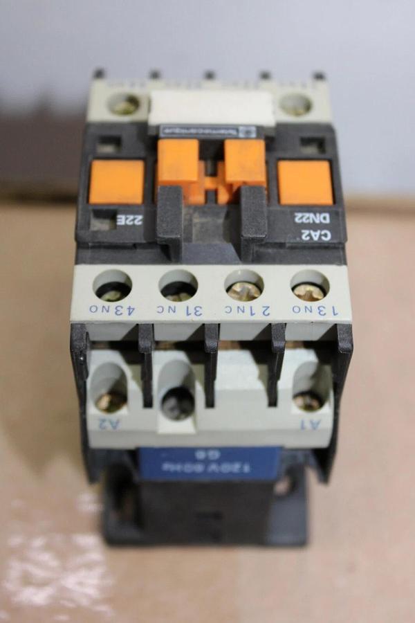 Used TELEMECANIQUE CONTACTOR CA2-DN22 600 VAC 10 AMP COIL: 120V **WARRANTY**