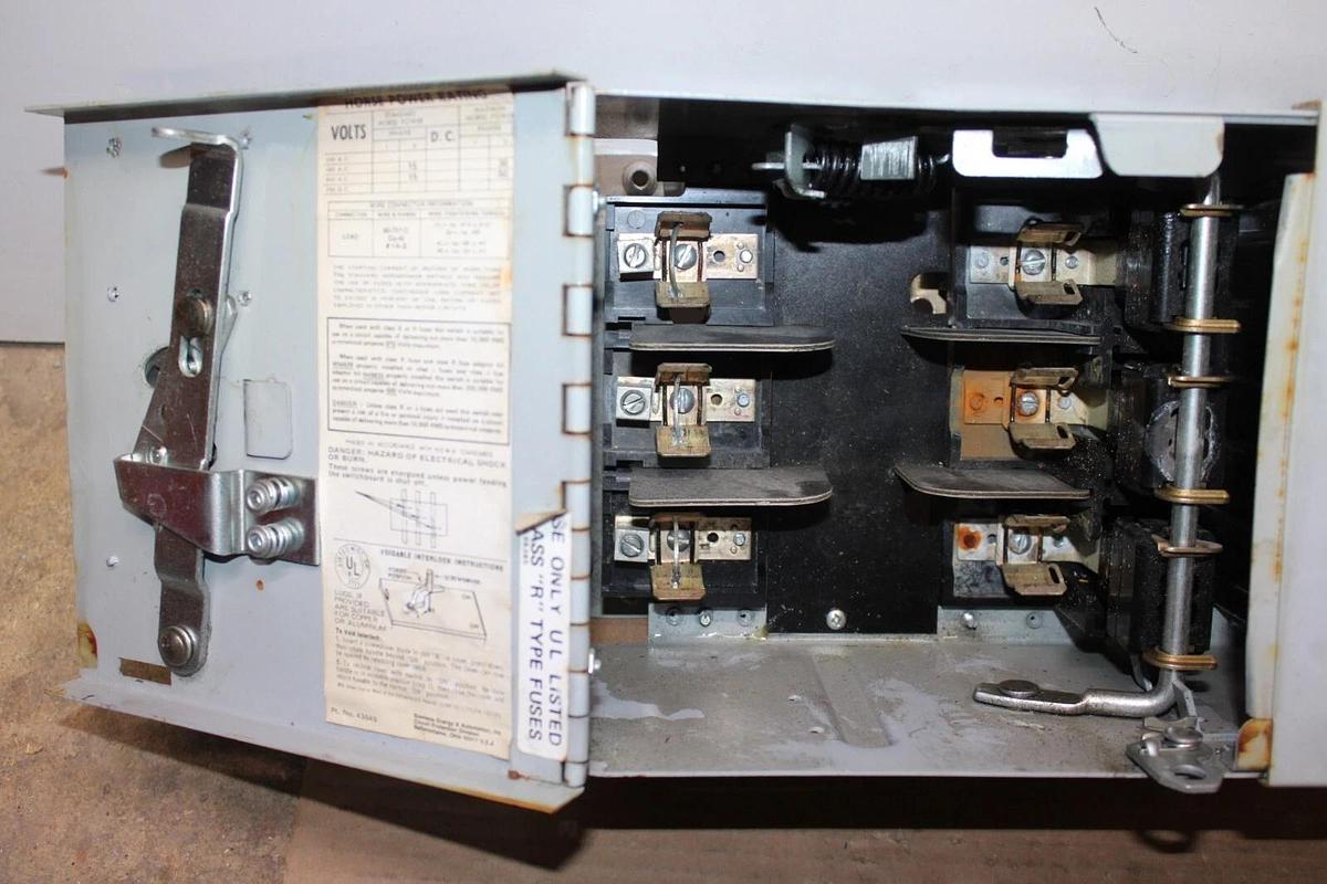 Used ITE FUSIBLE PANELBOARD TANDEM DISCONNECT V7E3622 60 AMP 600 VOLT 3-PHASE