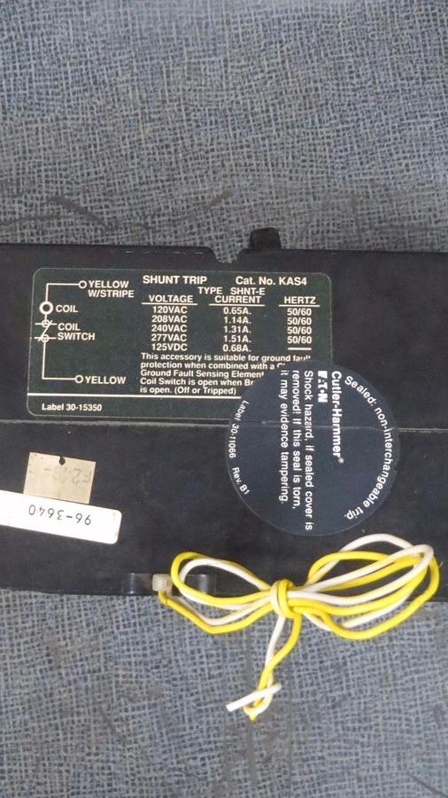 Used CUTLER HAMMER MOLDED CASE 600 AMP 600 VAC 3 POLE WITH SHUNT TRIP MODEL LS36060YE