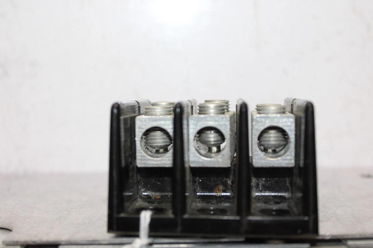 Used BUSS TERMINAL WIRE DISTRIBUTION BLOCK 16204-3 175 AMP 600 VOLT **WARRANTY**