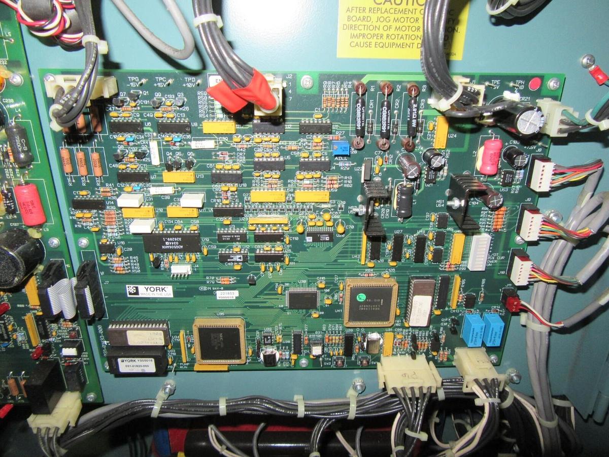 Used YORK / JOHNSON CONTROLS 351 HP VSD 371-017420-103 MO# TM351T B6F-46 390 A DRIVE