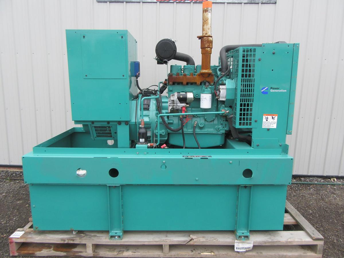Used 35 KW DIESEL GENERATOR CUMMINS 120/240V B3.9-G2 RECONNECTABLE VIDEO WE SHIP