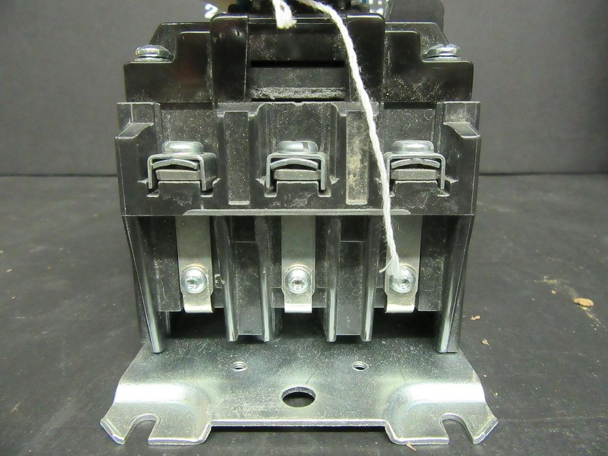 Used ALLEN BRADLEY CONTACTOR 500F-BOD930 SER. C NEMA: 1 10 HP 600 VAC COIL: 120 VAC