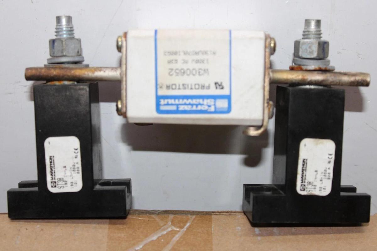 Used FERRAZ SHAWMUT PROTISTOR FUSE W300652 1300 VAC 63 AMP A130URD70LI0063