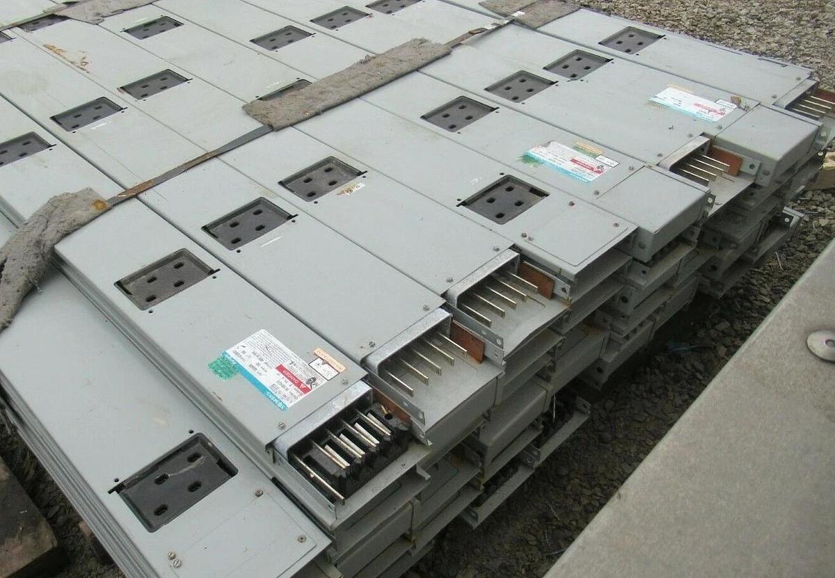 Used SIEMENS PLUG-IN XJ-L BUSWAY 100 A 277/480 VAC 3 PH 4 W NEUTRAL GROUND XC1004GIG