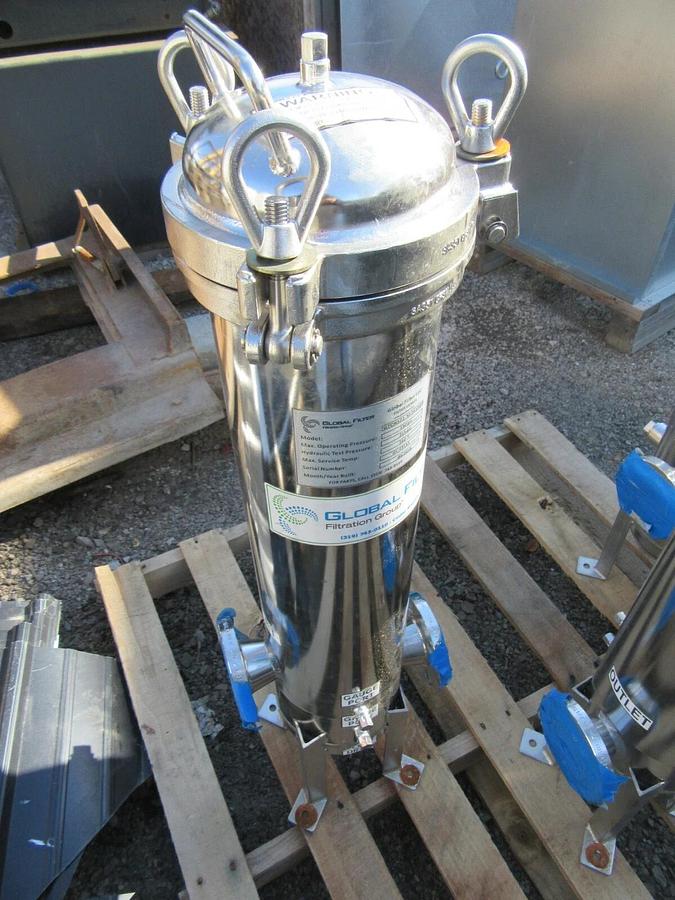(1) 316 STAINLESS STEEL GLOBAL FILTER MULTI CARTRIDGE VESSEL GTCH3 1-1/2" FNPT