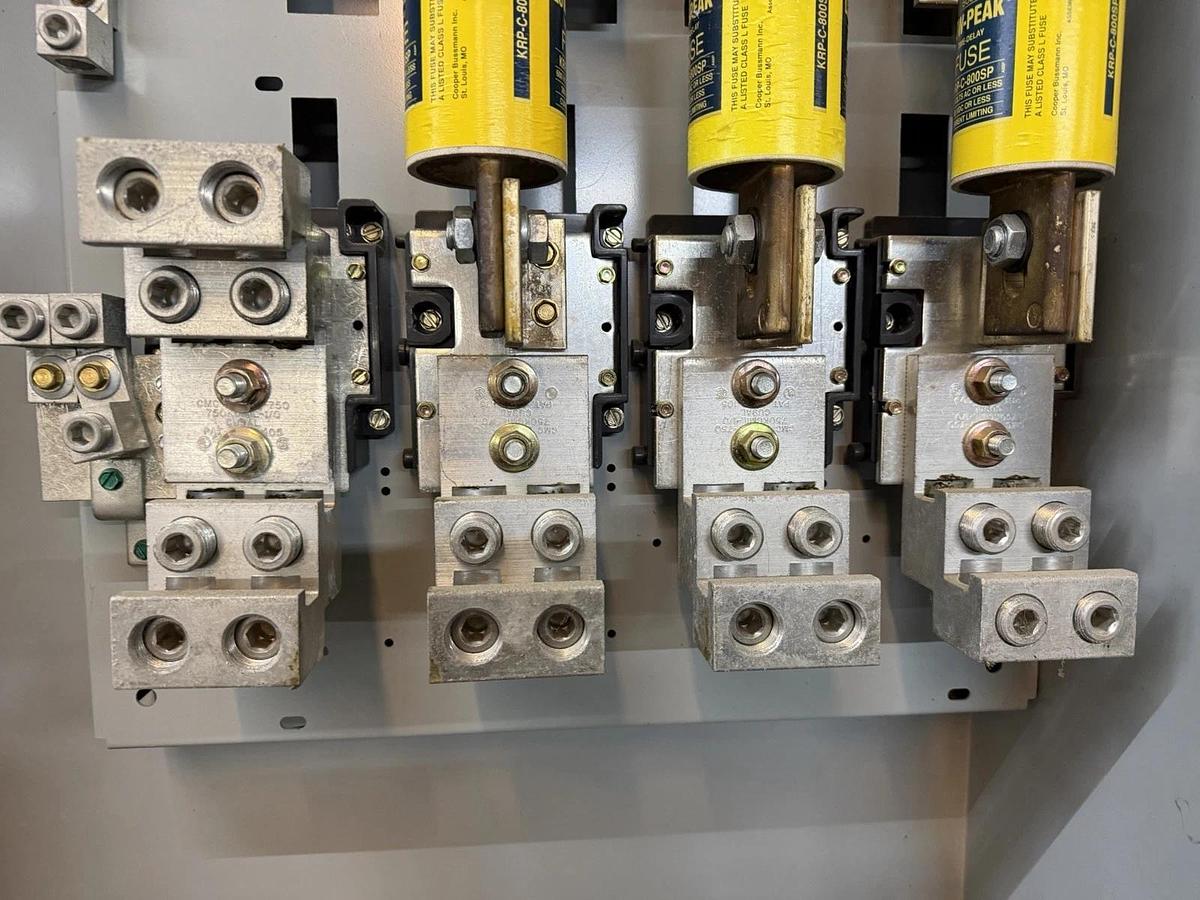 Used EATON HEAVY DUTY SAFETY SWITCH DISCONNECT DH327NRK 800 AMP 240 VAC NEMA 3R