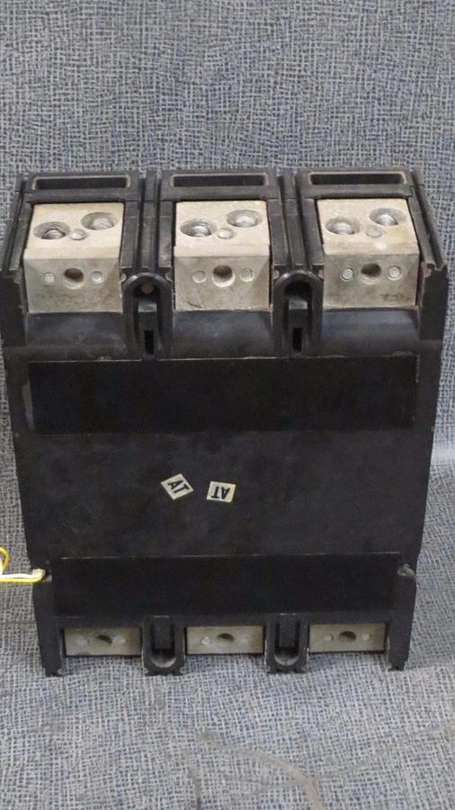 Used CUTLER HAMMER MOLDED CASE 600 AMP 600 VAC 3 POLE WITH SHUNT TRIP MODEL LS36060YE
