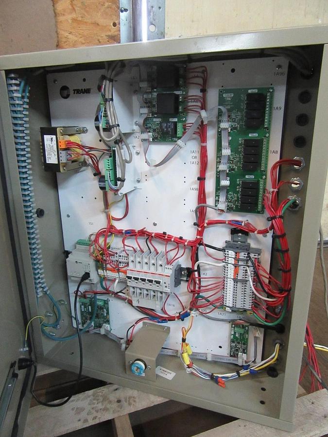 Used TRANE TRACER ADAPTIVIEW RETROFIT LIQUID CHILLER CONTROLLER CRVE203 480 V 250 HP