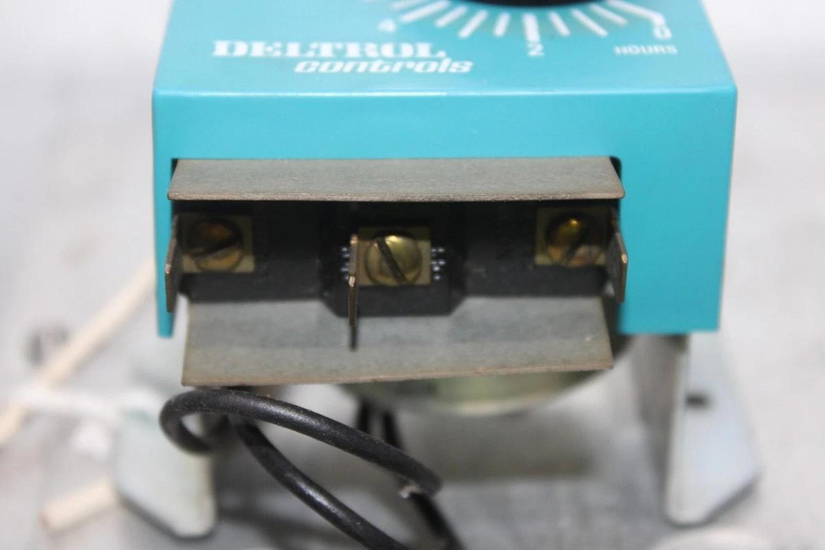 Used DELTROL TIME DELAY RELAY 46425-61 801-12X 0-12 HOUR DELAY 240 VOLT 20 AMP