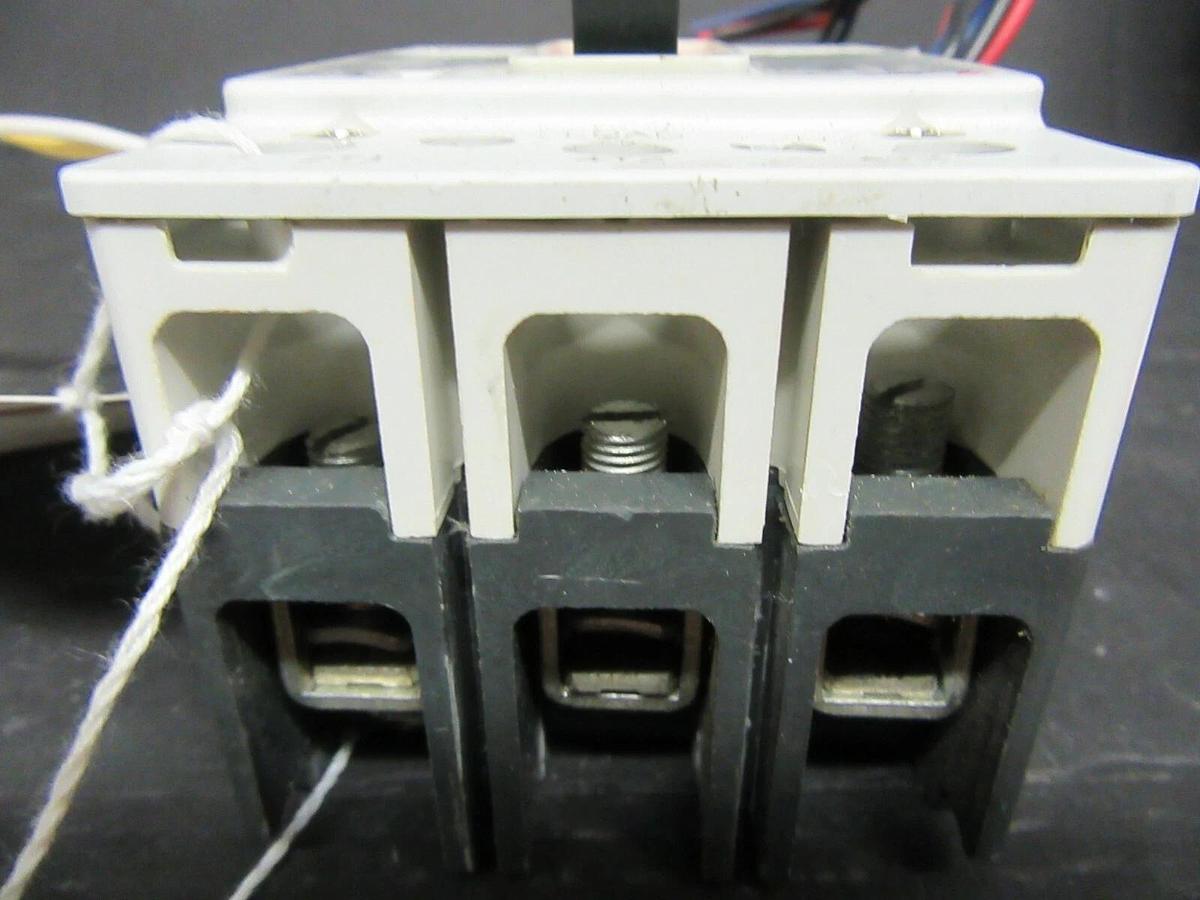Used 50 AMP ALLEN BRADLEY 140M-H8 BREAKER 140M-H8P-C50 3 POLE 480 VAC W/ AUX SWITCH
