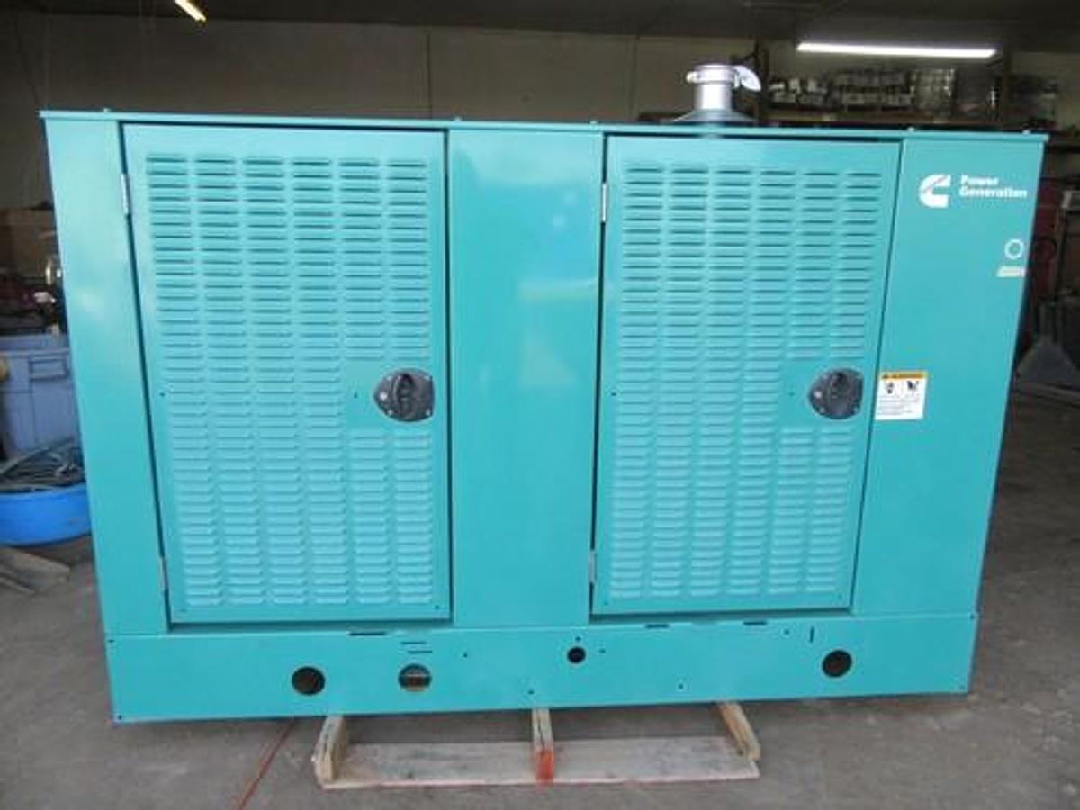 Used 35 KW GENERATOR NATURAL GAS LP PROPANE CUMMINS ONAN 120/240 VOLT 1 PH 332 HRS
