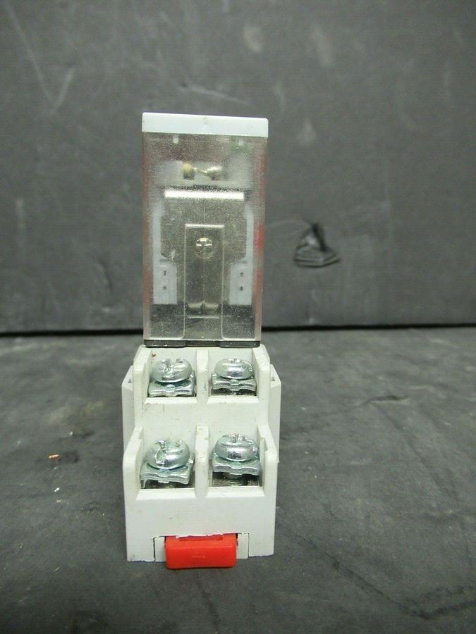 Used VERIS RELAY VMD2B-F24A 24 VAC W/ BASE
