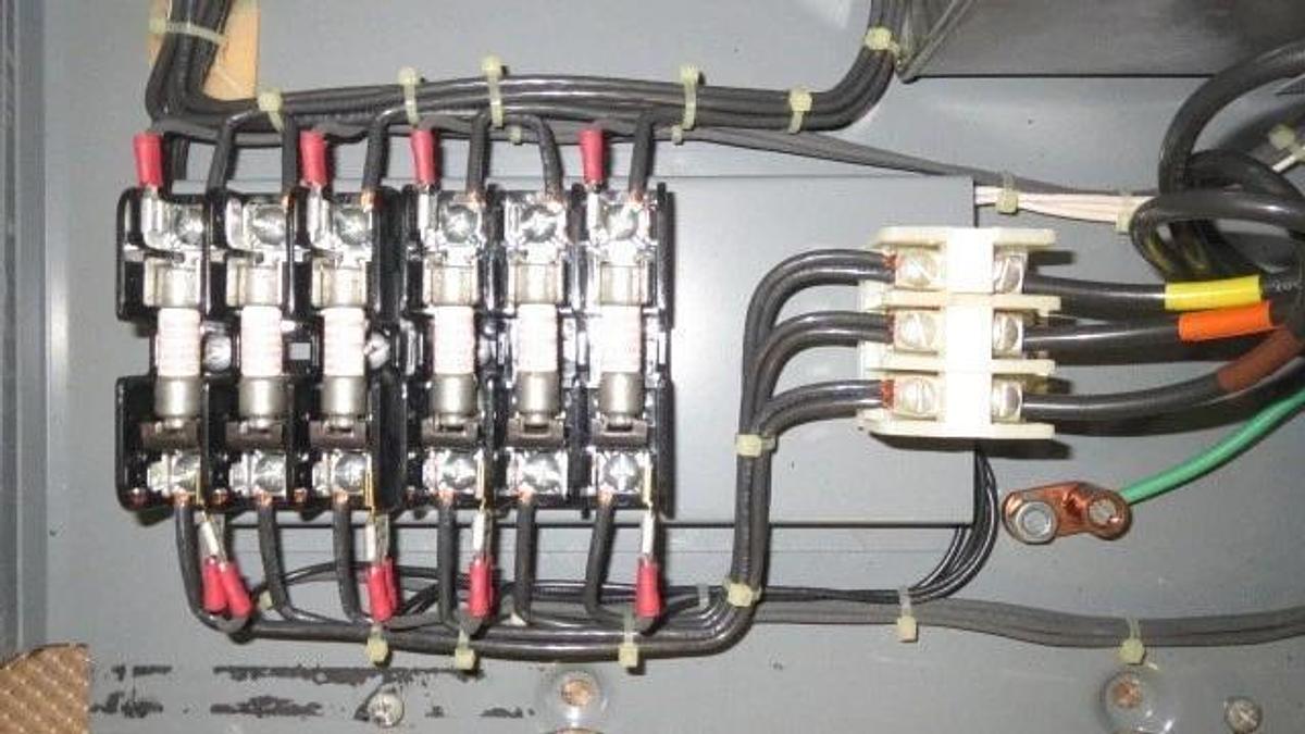 Used MYRON ZUCKER CAPACITOR CALMOUNT SERIES, KVAR 20, 480 V, 3 PHASE -- KIM43020-3