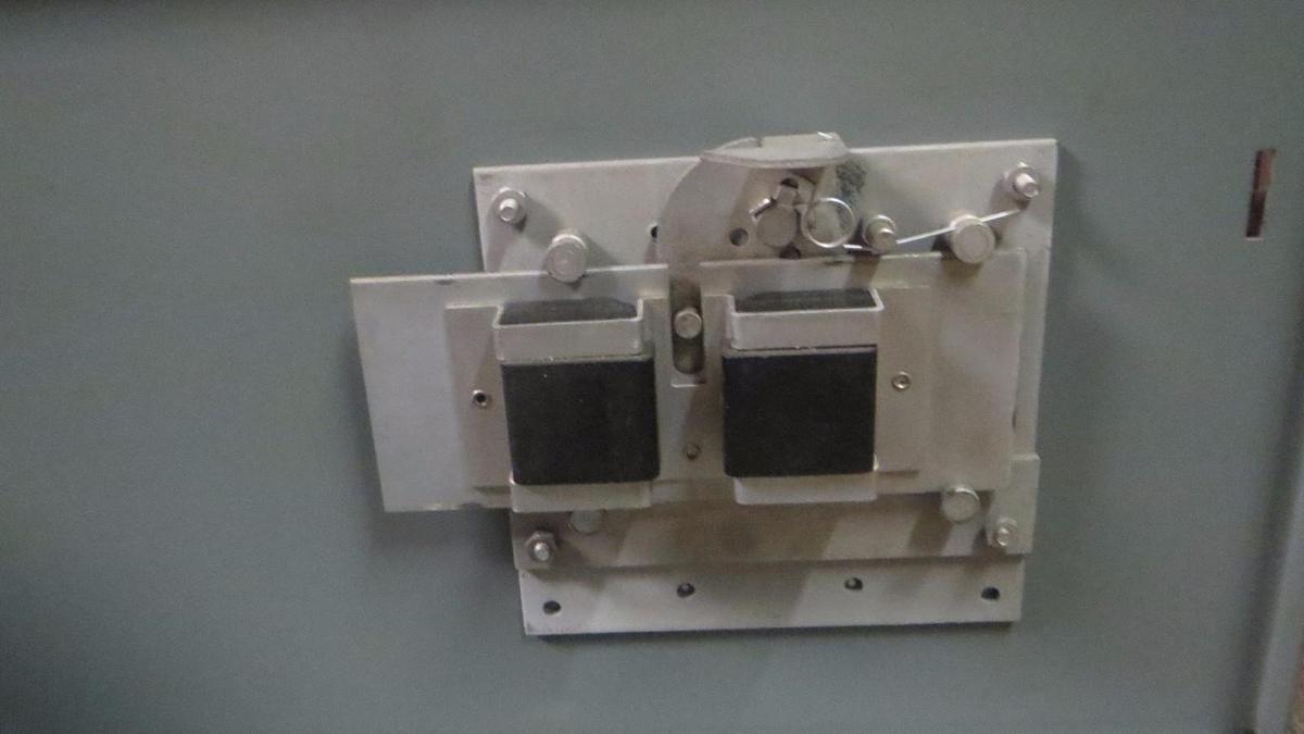 Used WESTINGHOUSE FDP SWITCH 200 AMP 240 VAC 3 POLE 25-50 HP  MODEL: FDPS3220